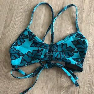 Jolyn tomcat print tie back top